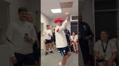 Red Roses head coach John Mitchell has the moves 🕺🏼 | @o@o2ukofficialWearTheRose