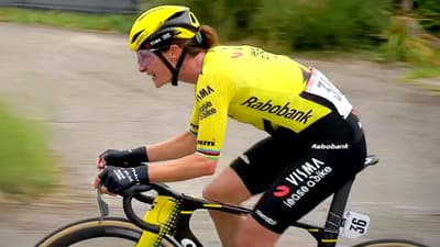 Marianne Vos Crashes, Chases then Somehow Contests Sprint | Vuelta España Femenina 2026 Stage 1