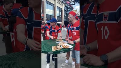 These Norway supporters got a taste of New York 😆🍕 #baseball #worldcup #soccer #futbol #norway