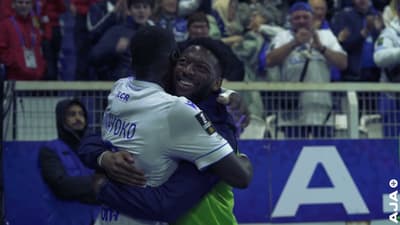 Le but de Lassine Sinayoko qui fait exploser l'Abbé Deschamps
