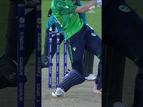 Orla Prendergast smacks a vital six in the chase for Ireland 👊 #T20WorldCup