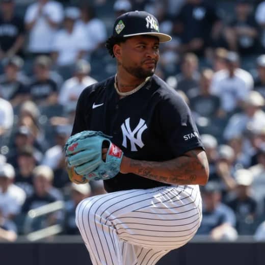 Luis Gil Sharp, Yanks Lose to Mets 6-4