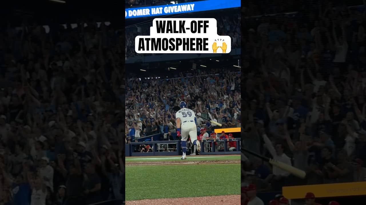You can feel the energy in the Rogers Centre ⚡️ #MLB #BlueJays #Toronto