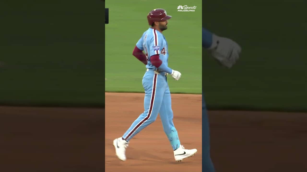 DEREK HILL, yes DEREK HILL, TIES THE GAME 😏