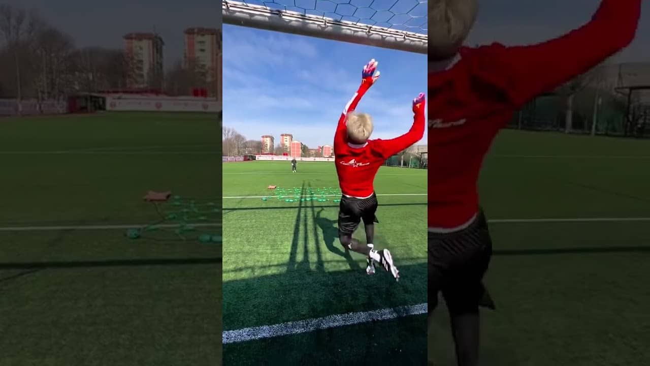 These saves are ridiculous ๐ญ๐งค (via moderngoalkeeping/IG)