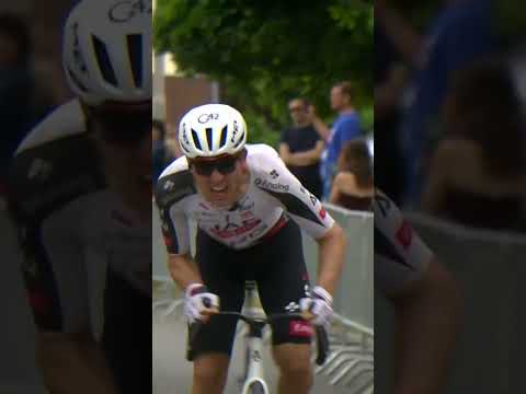 Benoit Cosnefroy wins a fast and frantic Stage 2 at the Tour de Hongrie 🔥
