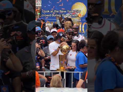 Look at the New York City crowd during the Knicks parade today π₯